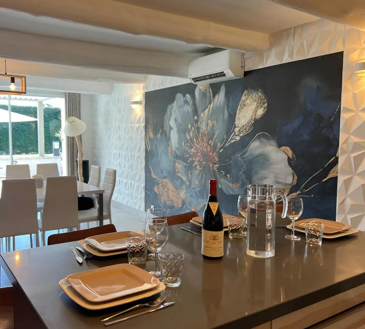 Parenthese Ensoleillee Villa Travaillan 0*,  Frankrig