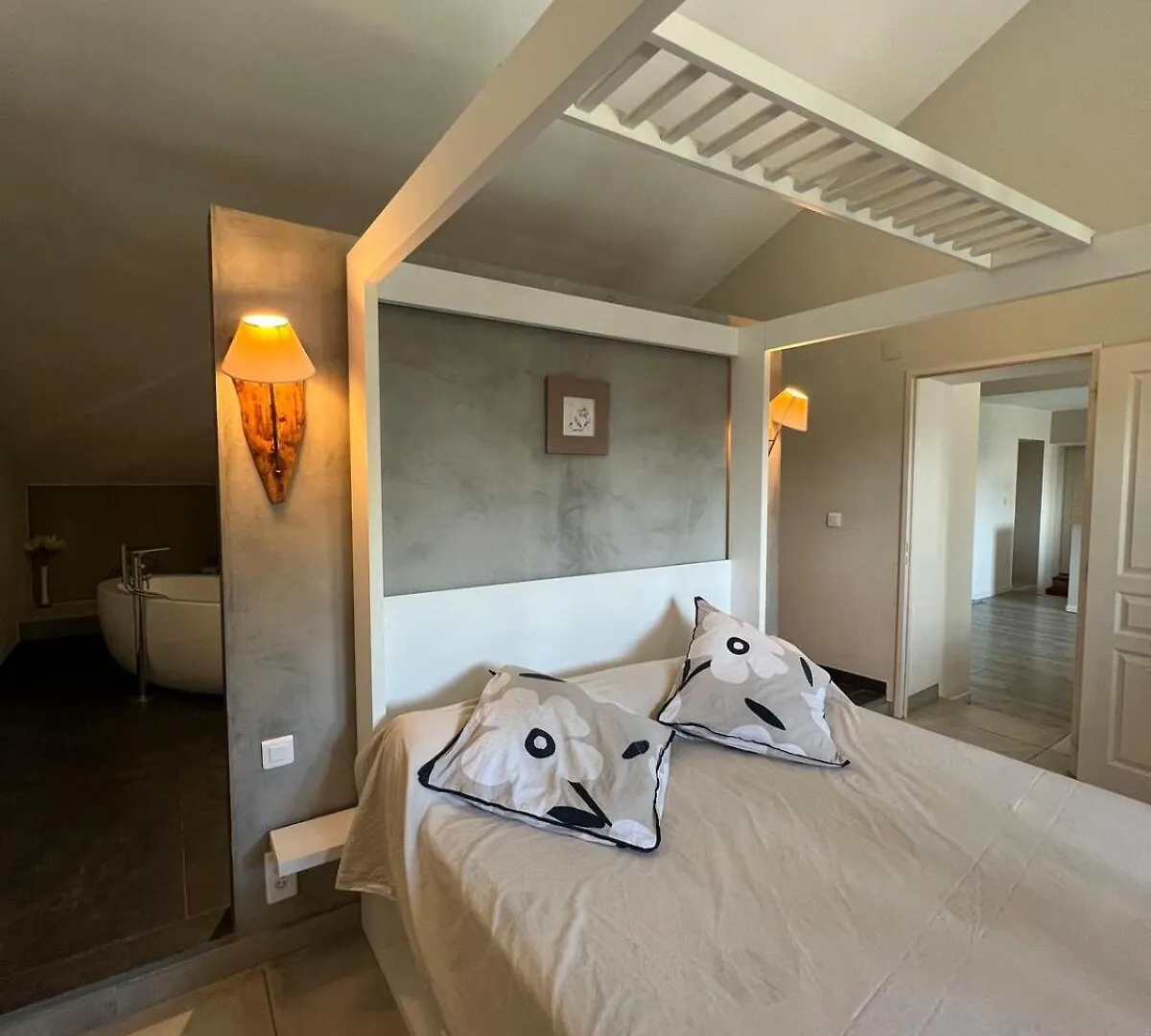 Parenthese Ensoleillee Villa Travaillan 0*,